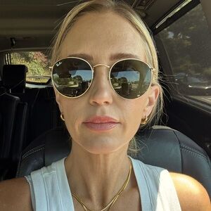 Round Ray Ban w/case 😎